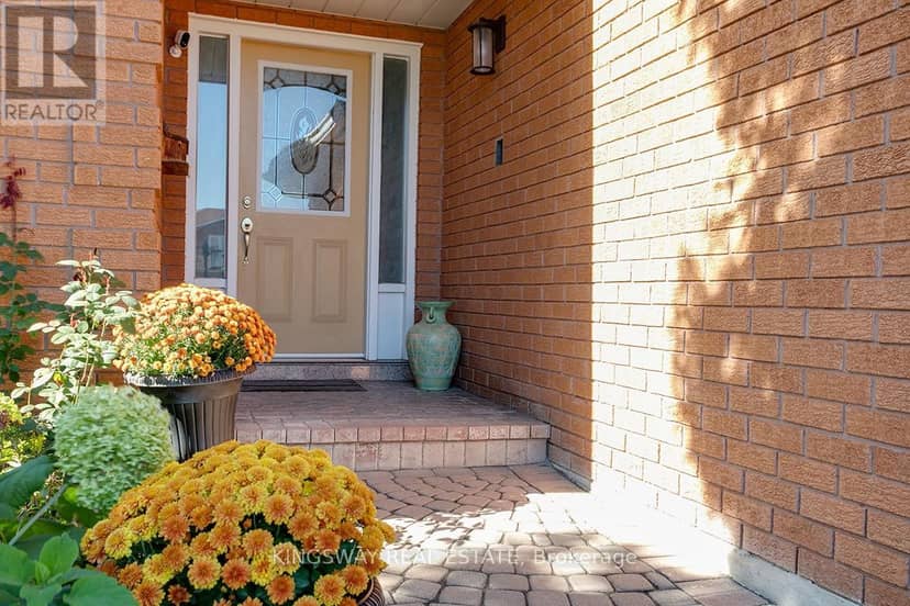 407 Glenashton Drive — photo 4 of 39