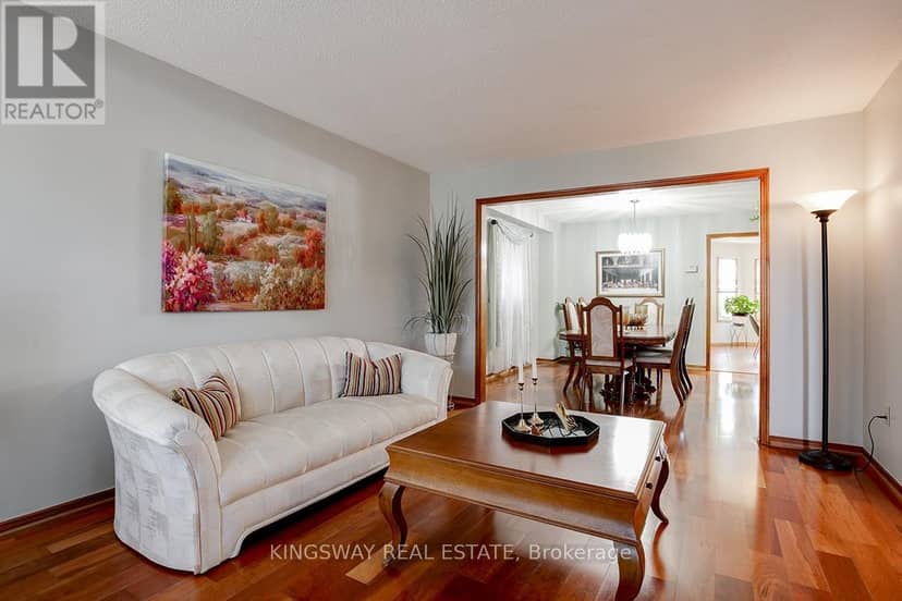 407 Glenashton Drive — photo 7 of 39