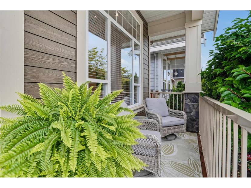 17384 3 Avenue, Surrey, photo 2