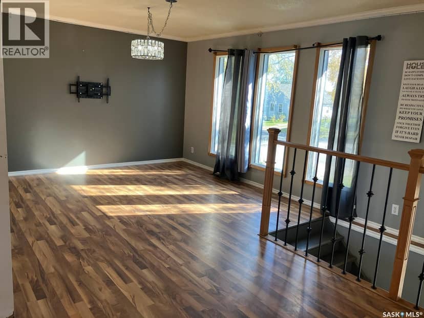 617 8th AVENUE W, Nipawin, photo 3