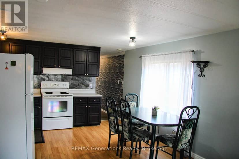 25 Coveney Street, Marathon, photo 3
