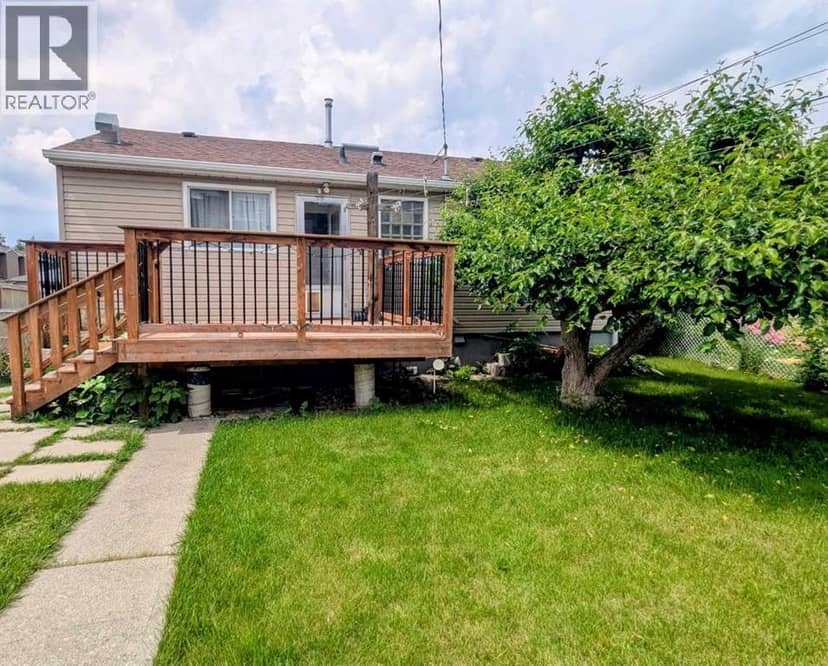 3322 Centre B Street NW, Calgary, photo 3