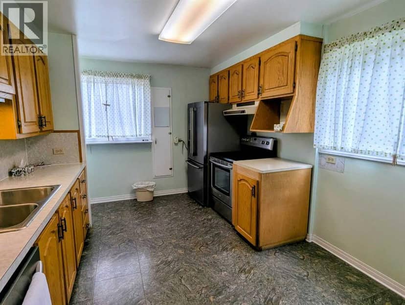 3322 Centre B Street NW, Calgary, photo 6