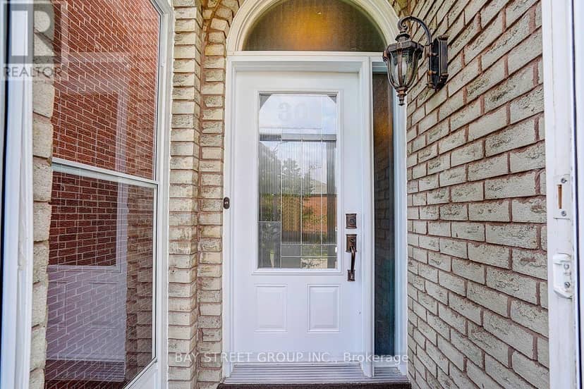 304 Charlton Avenue, Vaughan, photo 2