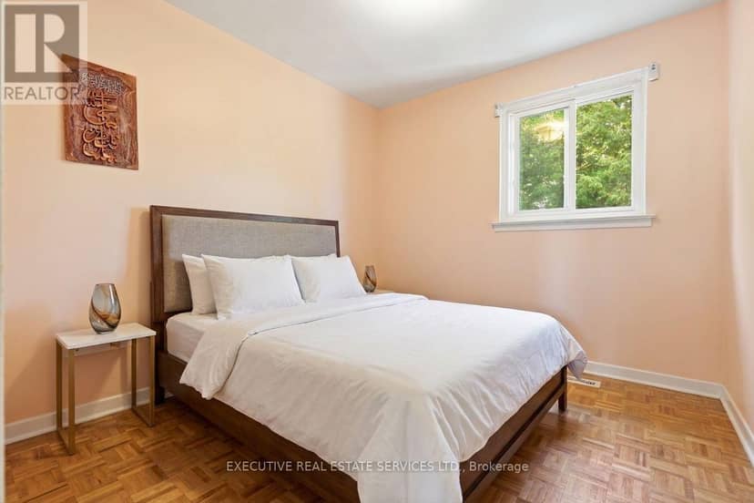 60 Chipwood Crescent — photo 10 of 18