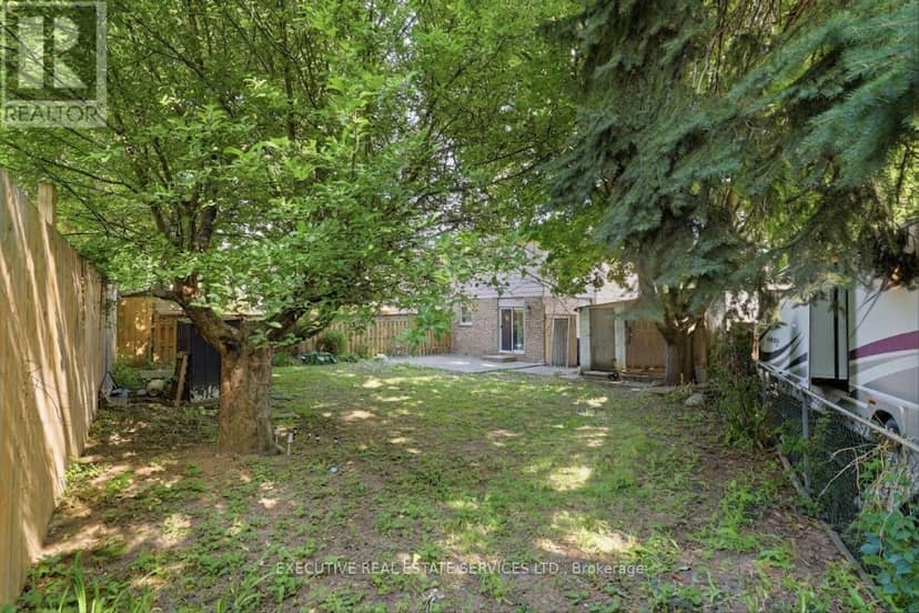 60 Chipwood Crescent — photo 18 of 18