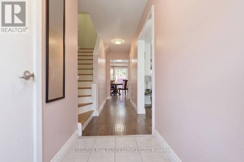 60 Chipwood Crescent — photo 2 of 18