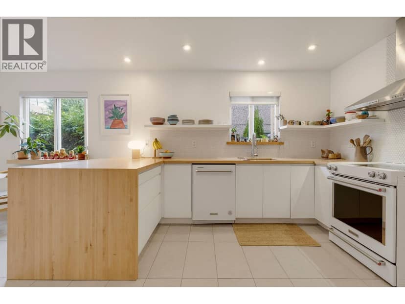1762 E 15TH AVENUE, Vancouver, photo 2
