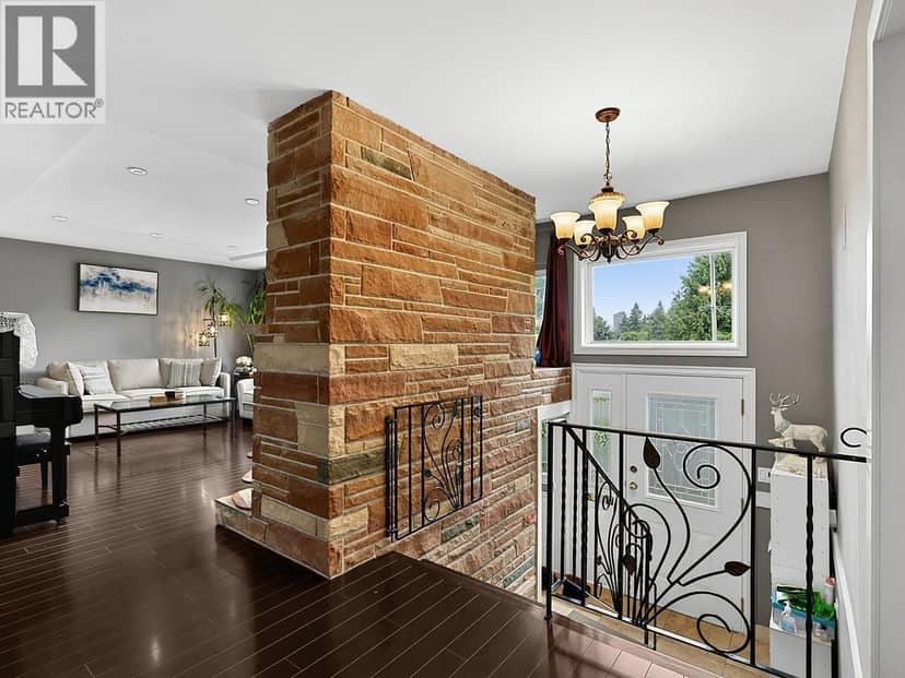 937 KINSAC STREET, Coquitlam, photo 2