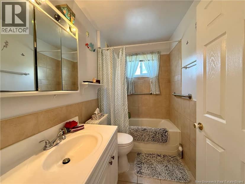 471 2e Sault Road — photo 10 of 31