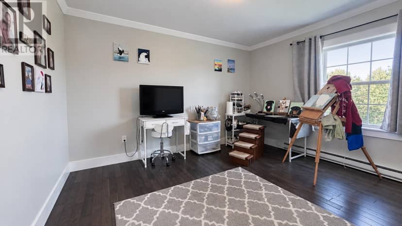 156 Harmsworth Drive — photo 16 of 26