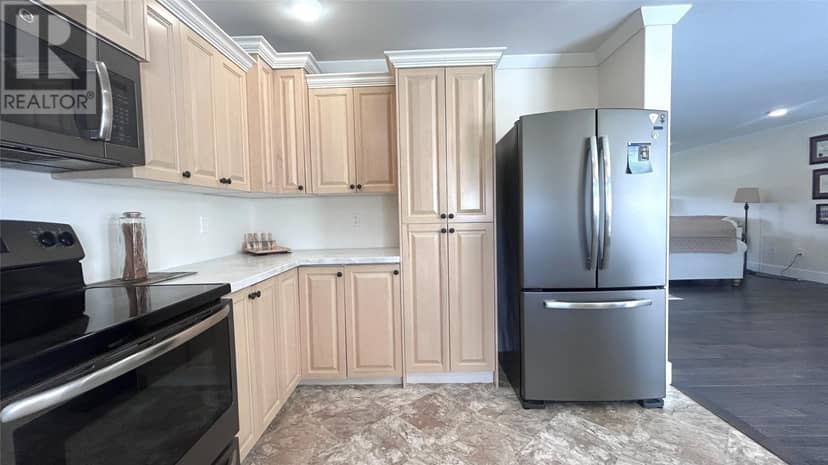 156 Harmsworth Drive — photo 9 of 26