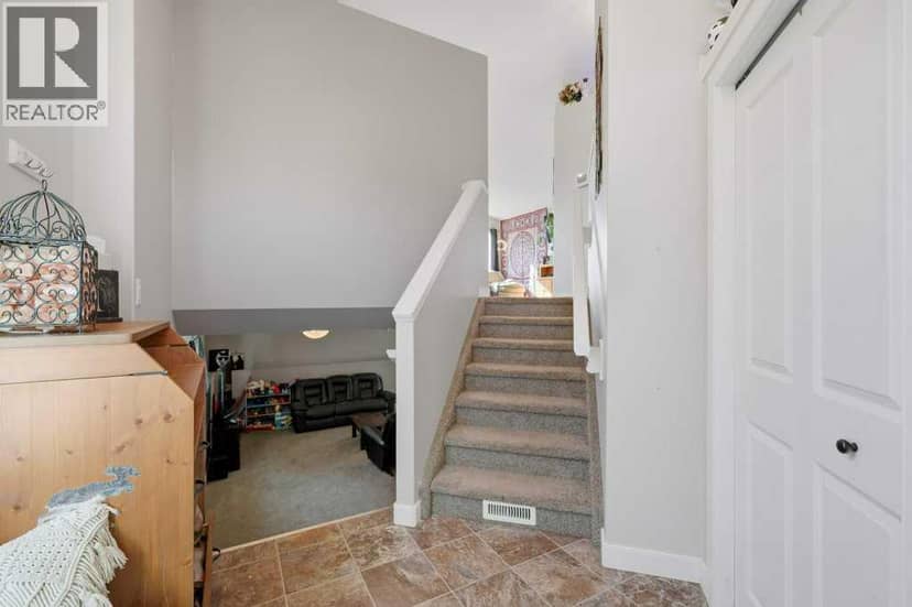 4407 54 Street, Rocky Mountain House, photo 3