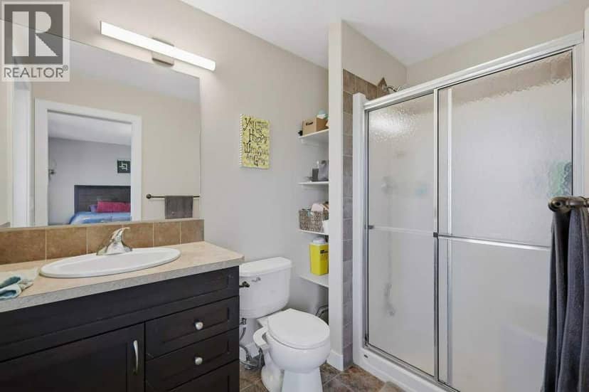 4407 54 Street — photo 16 of 38