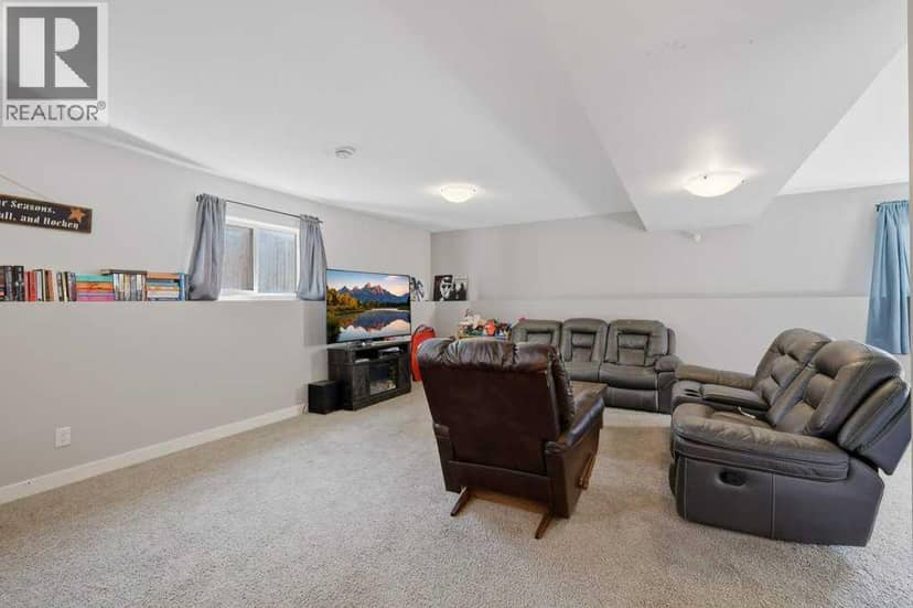 4407 54 Street — photo 22 of 38