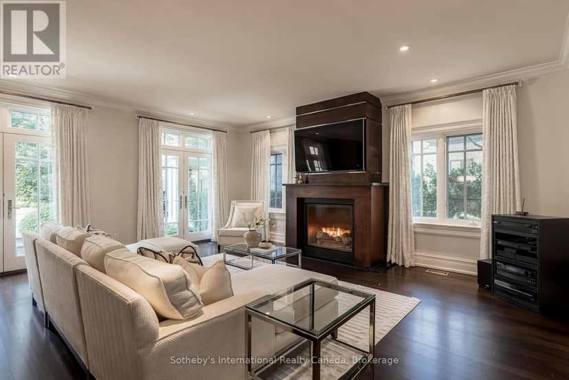 1073 Lakeshore Road E — photo 14 of 40
