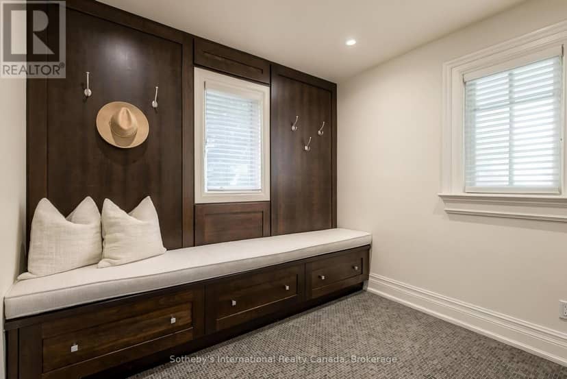 1073 Lakeshore Road E — photo 20 of 40