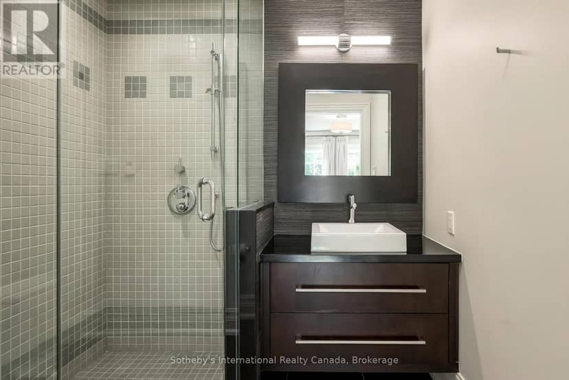 1073 Lakeshore Road E — photo 34 of 40