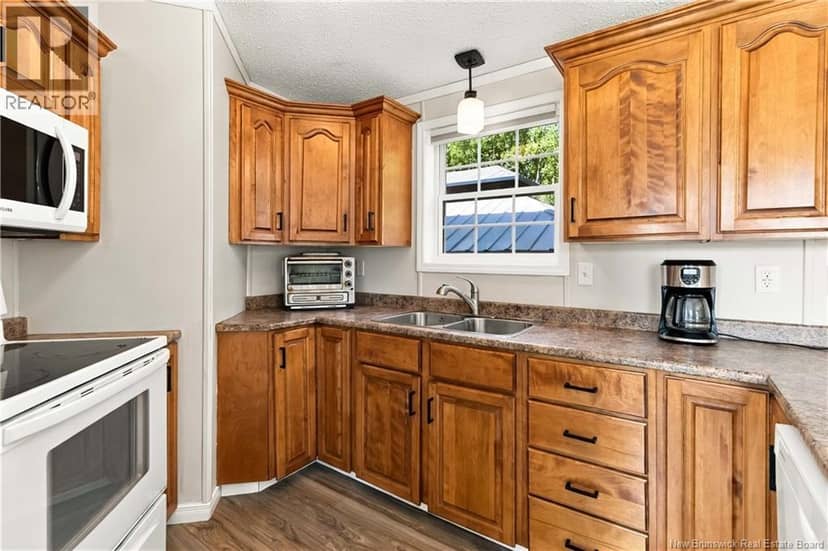 590 Champlain Street — photo 17 of 40