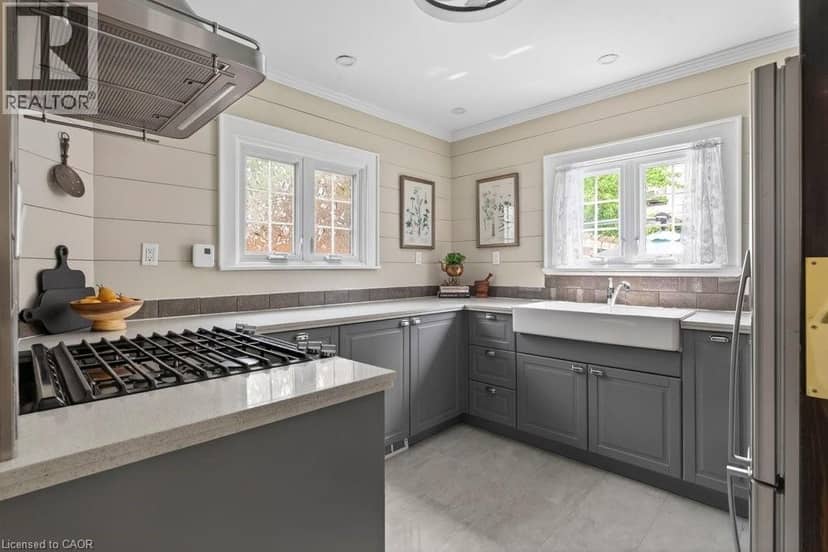 403 BROAD Street E — photo 17 of 40