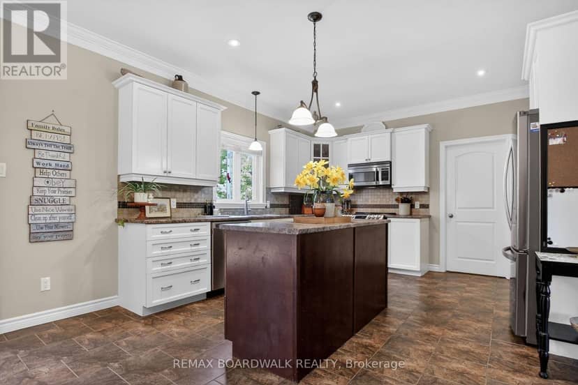 375 Quartz Avenue — photo 9 of 32