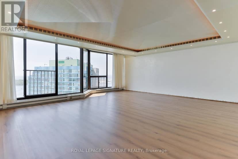 PH10 - 55 Harbour Square — photo 16 of 40