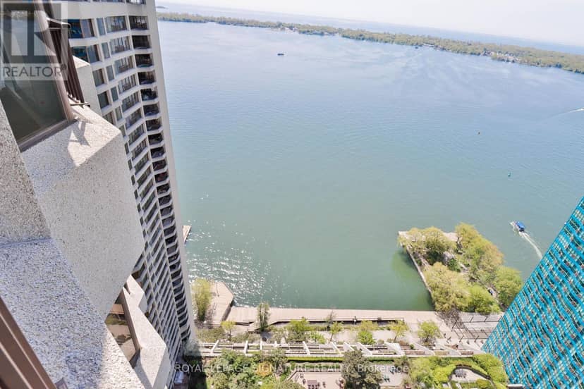 PH10 - 55 Harbour Square — photo 36 of 40