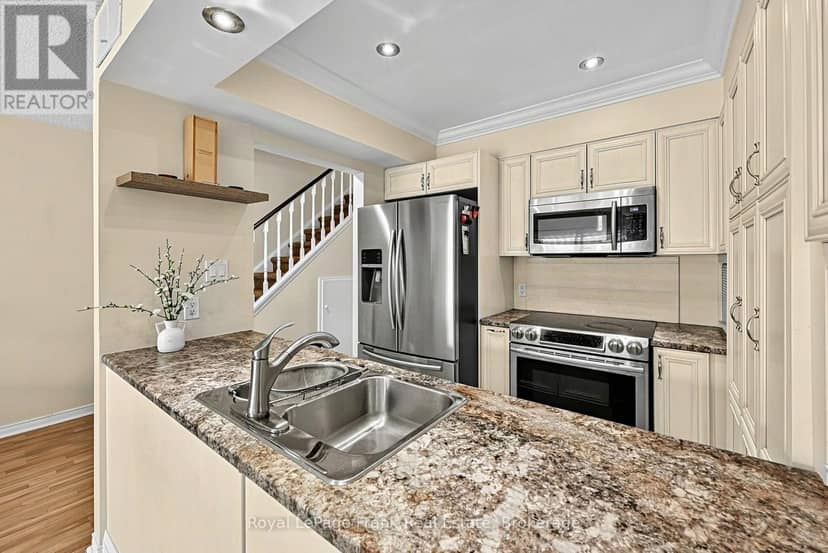 # 21 - 21 Laguna Parkway, Ramara