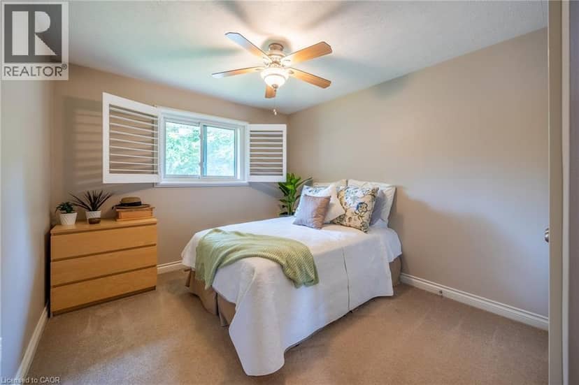 43 BERKLEY Crescent — photo 10 of 32