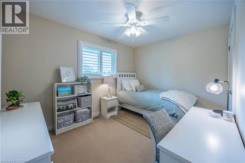 43 BERKLEY Crescent — photo 12 of 32
