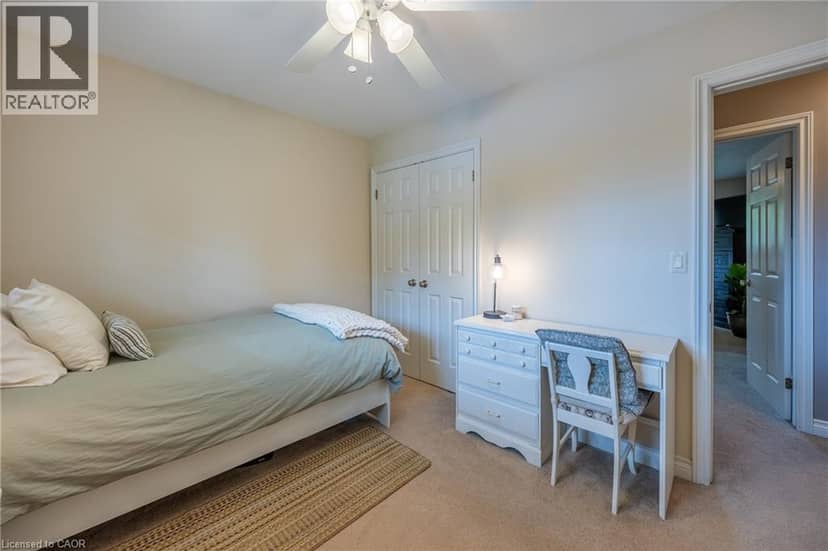 43 BERKLEY Crescent — photo 13 of 32