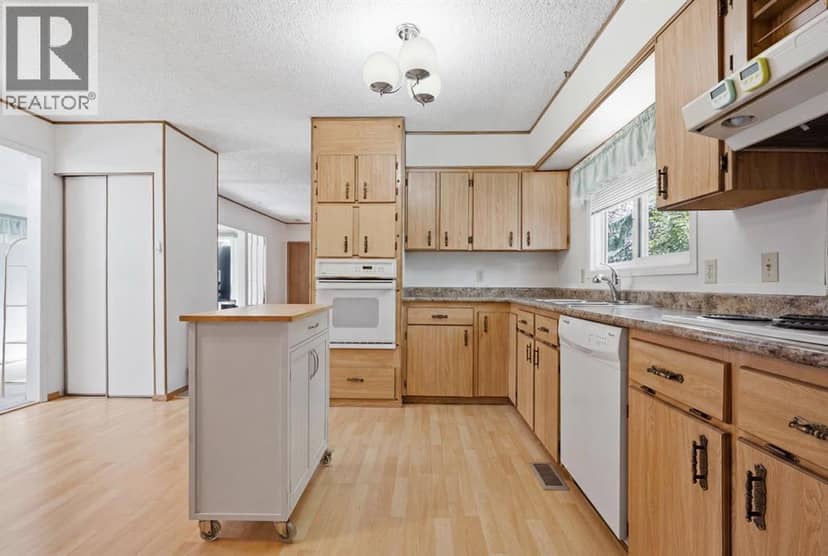 3011 Burroughs Manor NE — photo 15 of 35