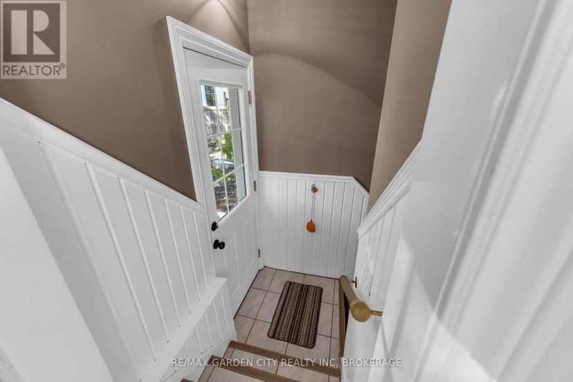 4 Manor Road — photo 16 of 24
