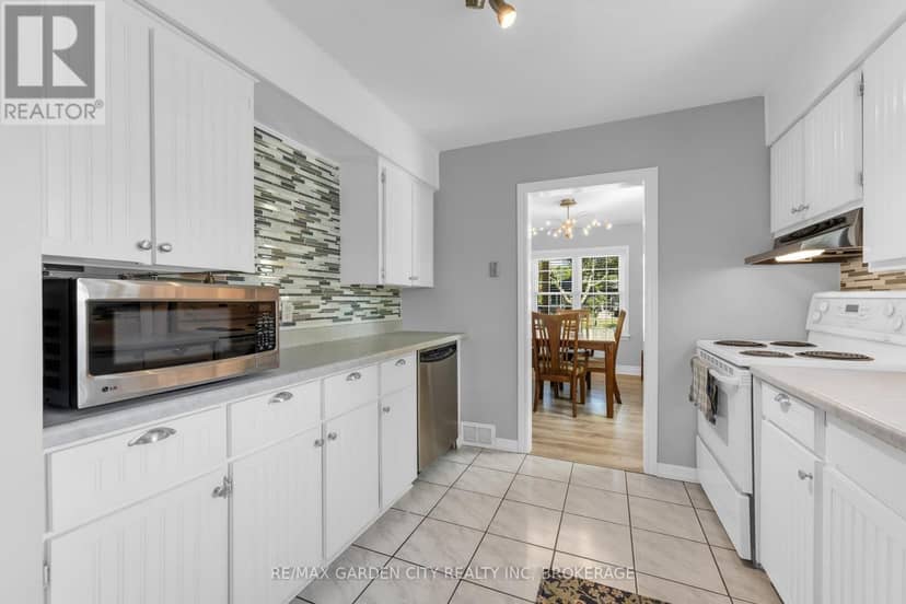 4 Manor Road — photo 6 of 24
