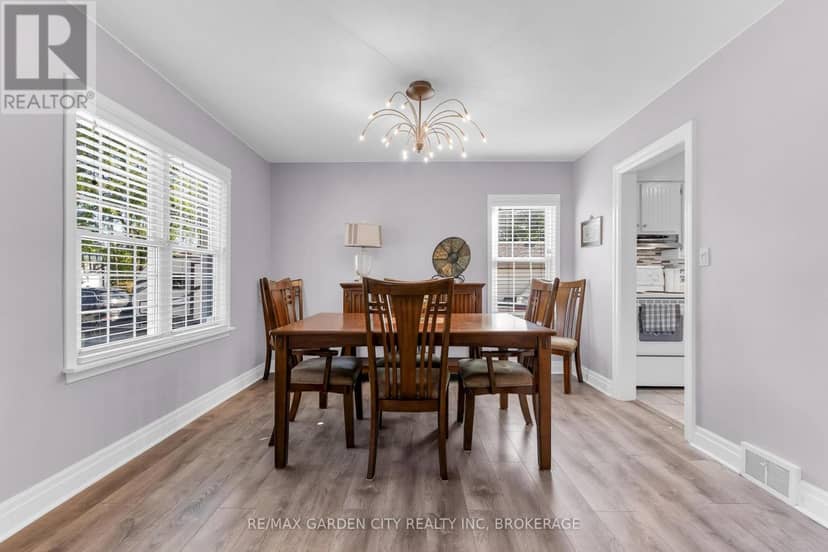 4 Manor Road — photo 7 of 24