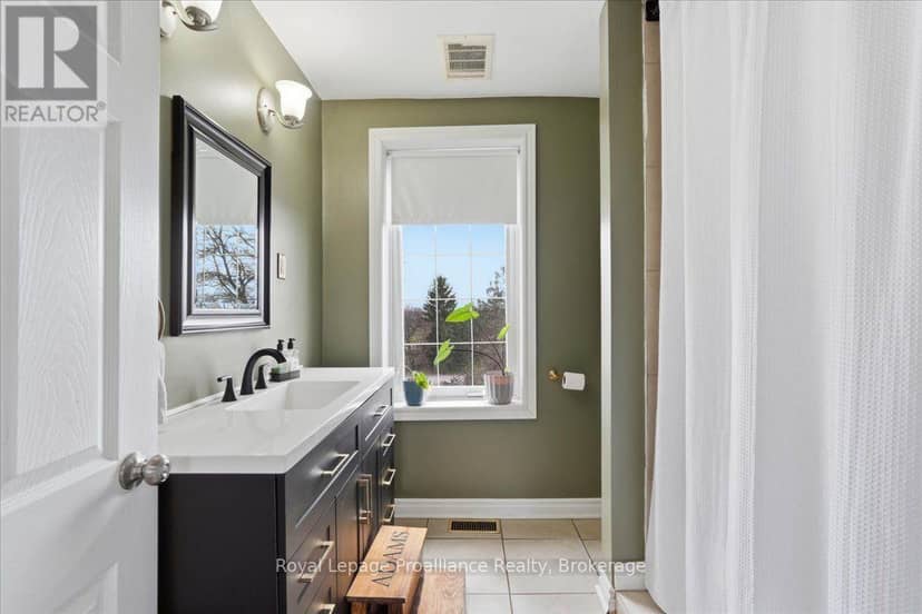 209 Dundas Street E — photo 19 of 28