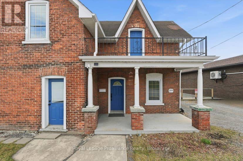 209 Dundas Street E — photo 2 of 28