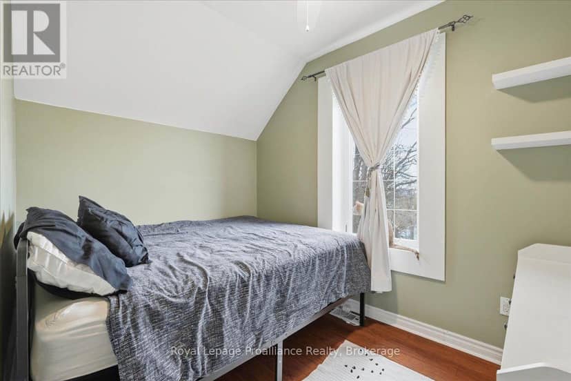 209 Dundas Street E — photo 22 of 28