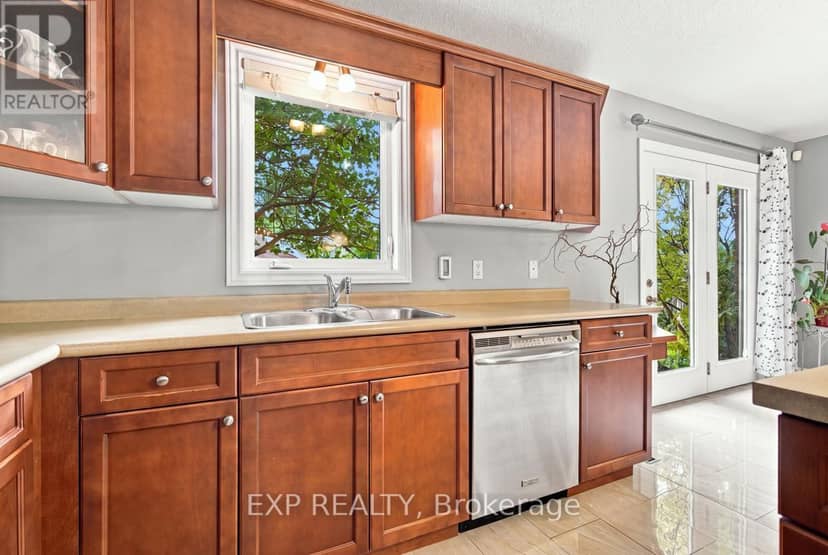 281 Chambers Avenue — photo 9 of 34