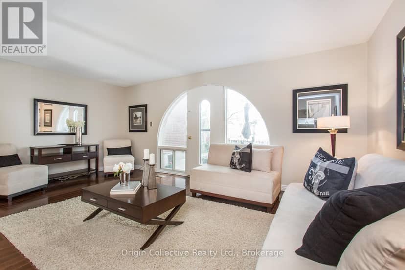 40 - 10 Esterbrooke Avenue, Toronto, photo 3