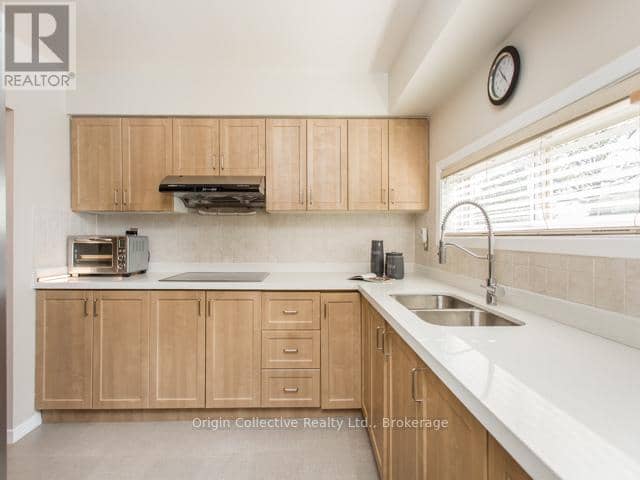 40 - 10 Esterbrooke Avenue, Toronto, photo 7