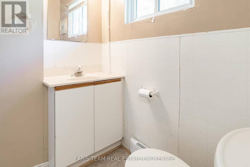 1467 Cunningham Crescent — photo 24 of 34