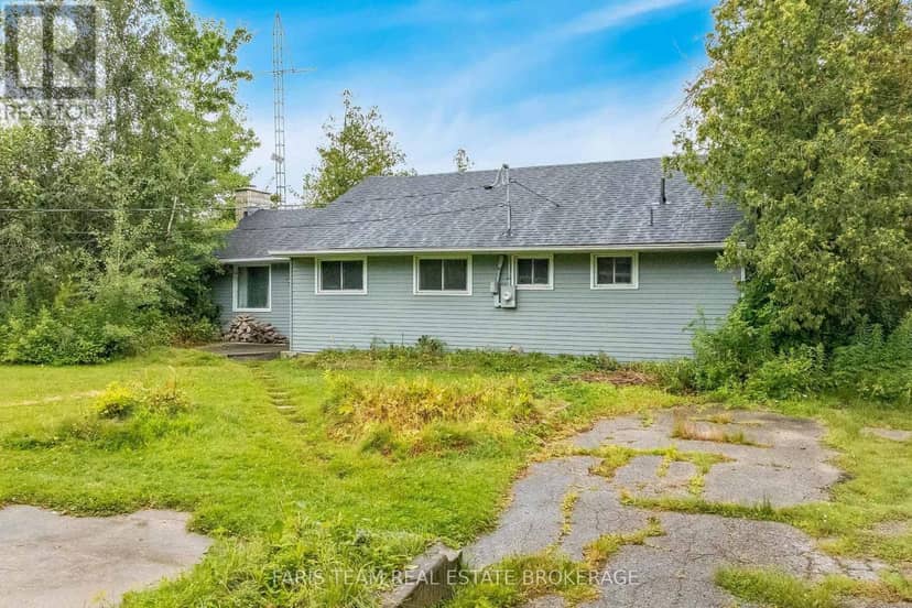 1467 Cunningham Crescent — photo 4 of 34