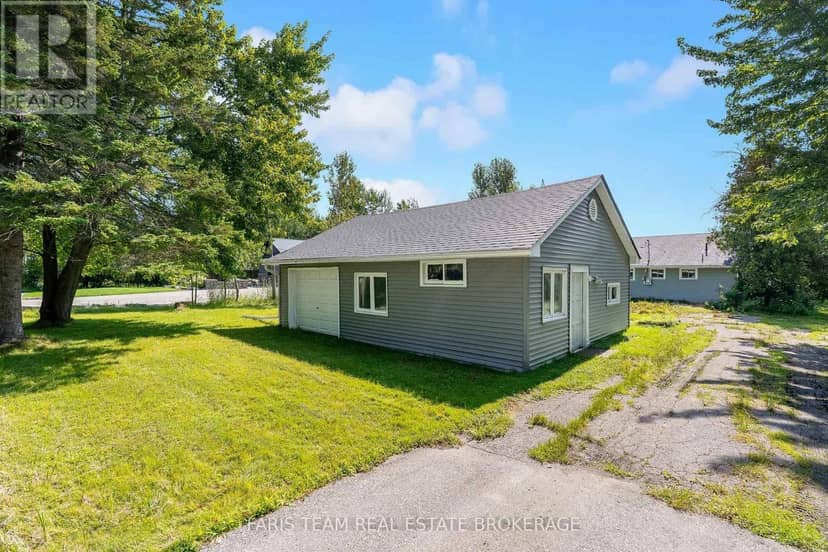 1467 Cunningham Crescent — photo 5 of 34