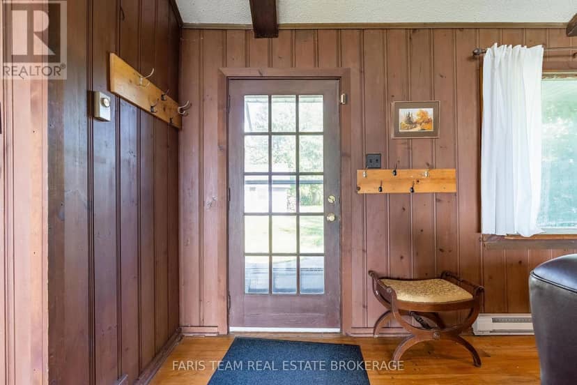 1467 Cunningham Crescent — photo 6 of 34
