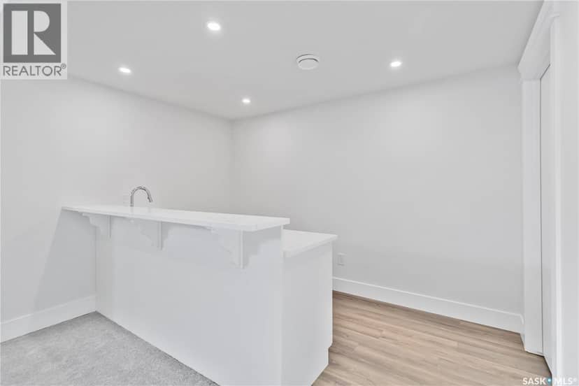 470 Yuel CRESCENT — photo 32 of 35