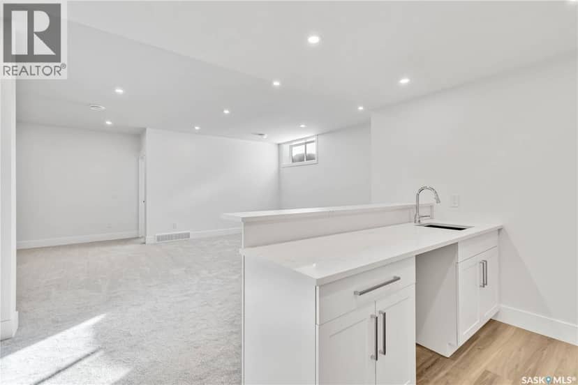 470 Yuel CRESCENT — photo 33 of 35