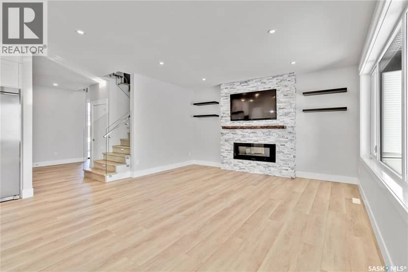 470 Yuel CRESCENT — photo 4 of 35