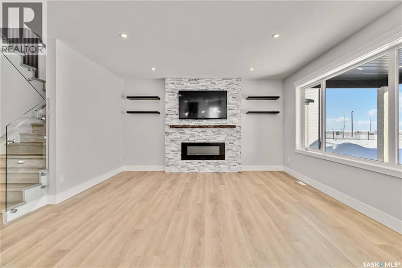 470 Yuel CRESCENT — photo 5 of 35
