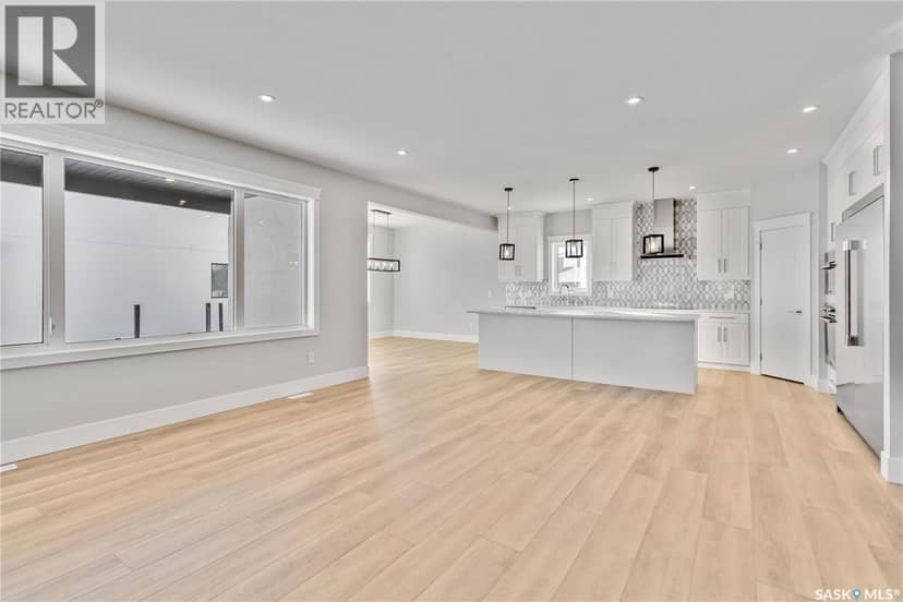 470 Yuel CRESCENT — photo 7 of 35